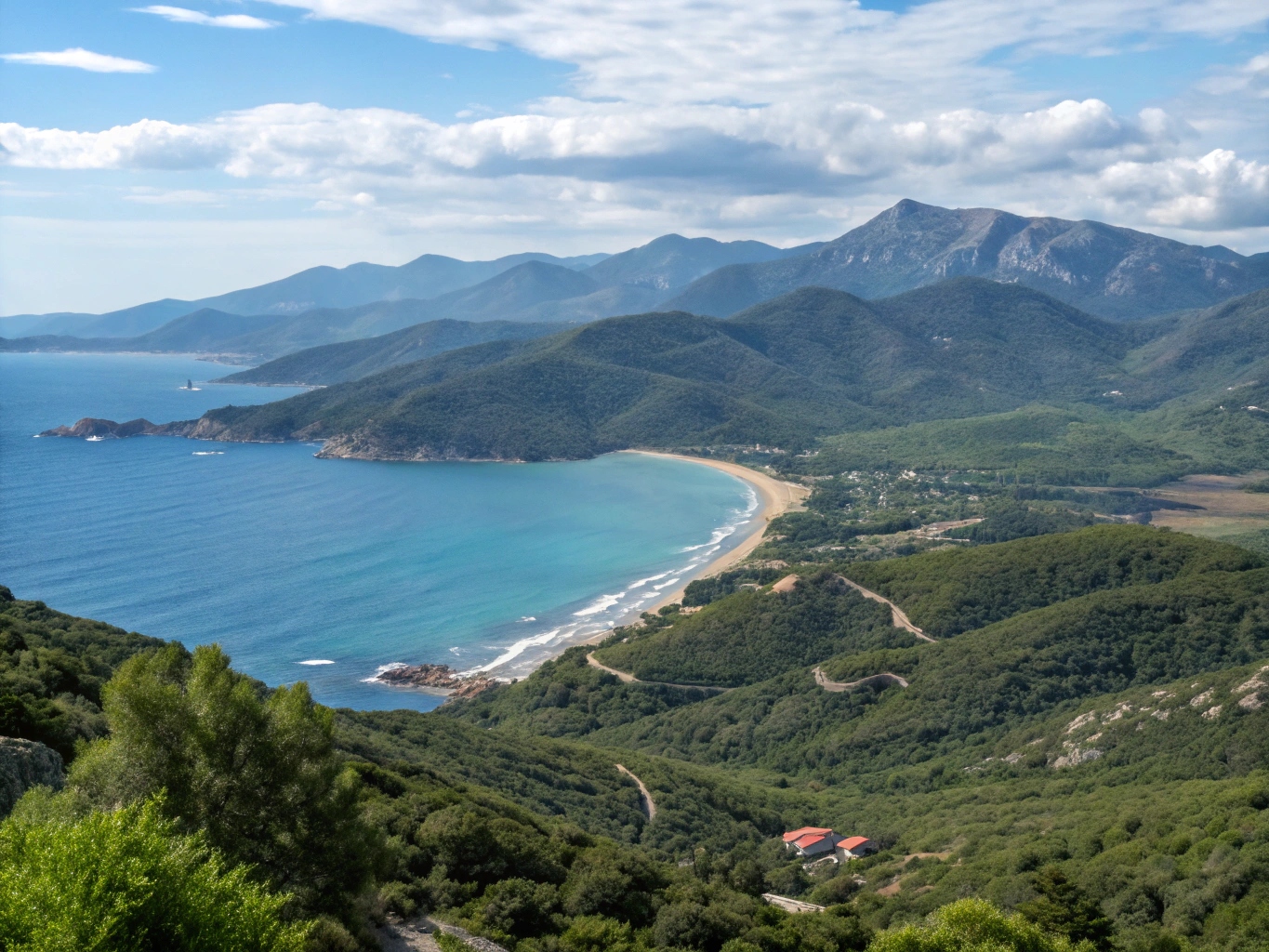 Paysage audois contrasté montrant à la fois la montagne des Corbières et le littoral méditerranéen, illustrant la diversité climatique du département.