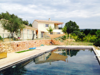 maison en bois avec piscine